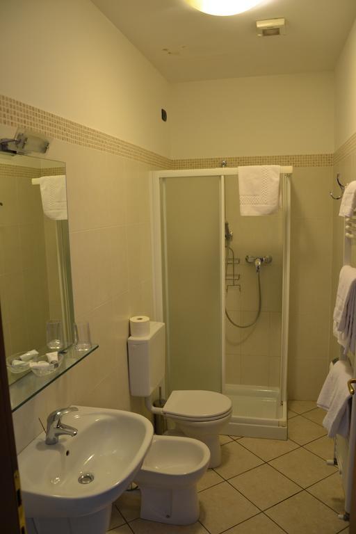 Locanda Le Palafitte Bardolino Quarto foto
